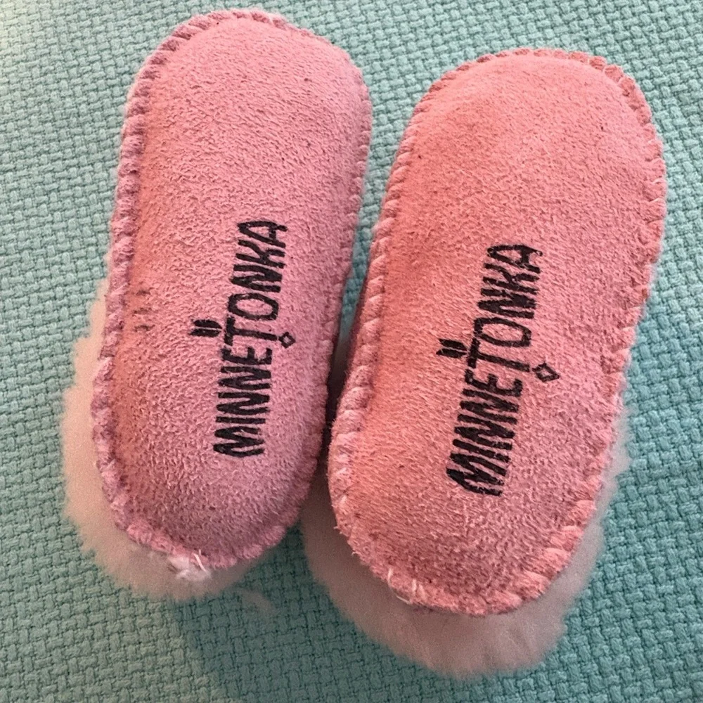 MINNETONKA size 3 suede leather soft pink baby moccasins EUC like new